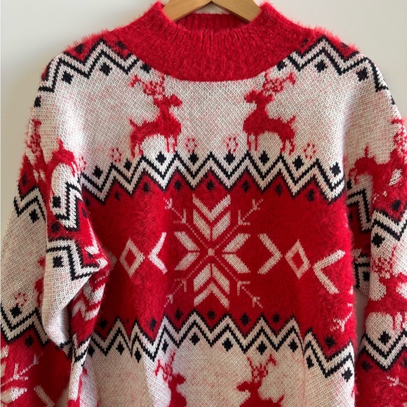 Cozy reindeer sweater - Picture 7 of 11